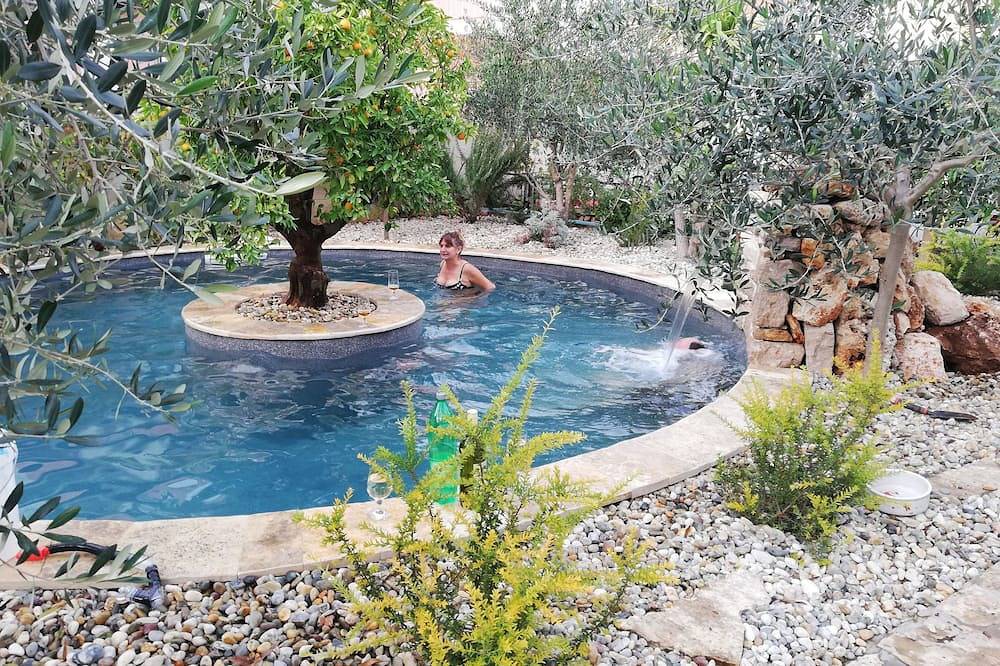 Ganze Wohnung, Ferienwohnung mit privaten Pool in Kukljica, Uglijan