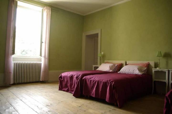 Location de vacances pour 13 personnes, avec terrasse et jardin à Scey-Maisières - 3