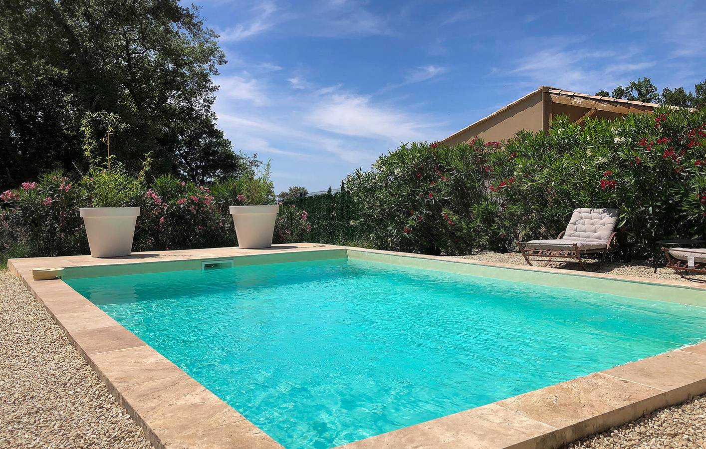 Appartement moderne avec piscine et jardin, 2km de Grignan in Grignan, Région de nyons