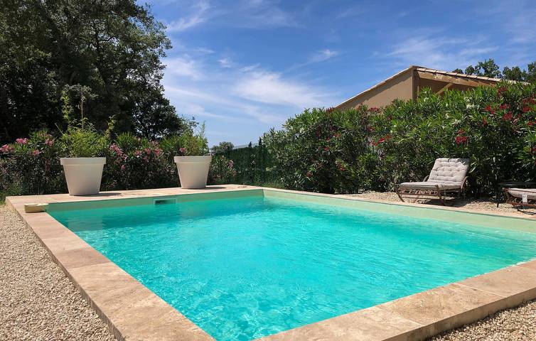 Location de vacances pour 6 personnes, avec piscine ainsi que jardin et terrasse à Grignan - 2