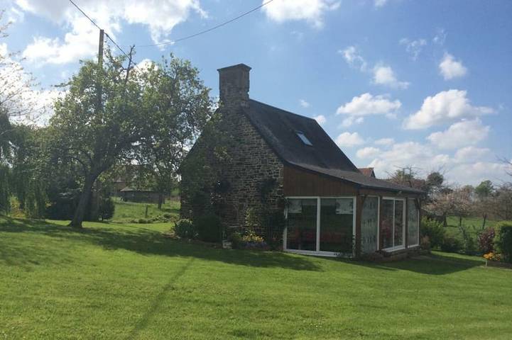 Gîte pour 4 personnes, avec jardin à Cerisy-Belle-Étoile