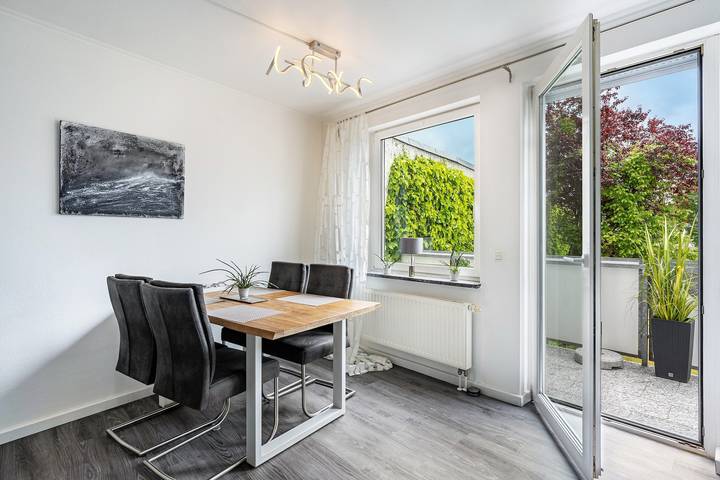 Ganze Wohnung, Traumhafte 3-Zimmer-Wohnung mit Balkon zentral in Kieler Förde, Kiel