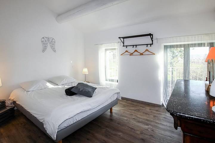 Location de vacances pour 12 personnes, avec jardin à La Garde-Adhémar - 2