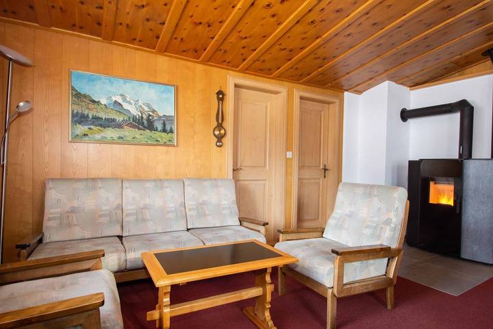 Ganze Wohnung, Typisches Berner Oberländer Chalet mit grossem Garten und herrlicher Aussicht. in Adelboden, Frutigen - Lenk - Adelboden