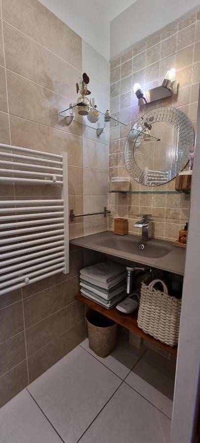 Location de vacances pour 2 personnes, avec piscine ainsi que jardin et balcon à Cardet - 2