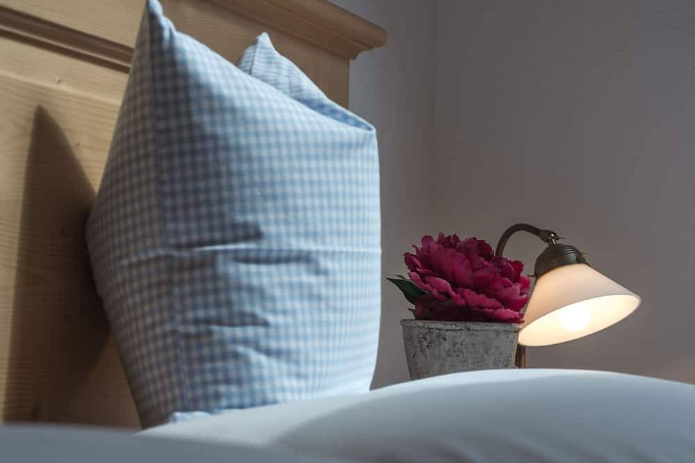 Ganze Wohnung, Ferienwohnung 4 - Seerose am See - Traumurlaub direkt am Tegernsee in Bad Wiessee, Bayerische Alpen