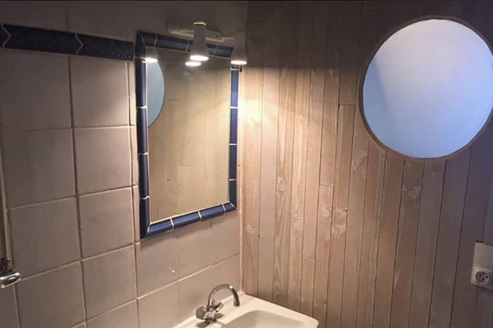 Appartement entier, 20 m Arênes de Nîmes Large studio / mezzanine in Nîmes, Région de Nîmes