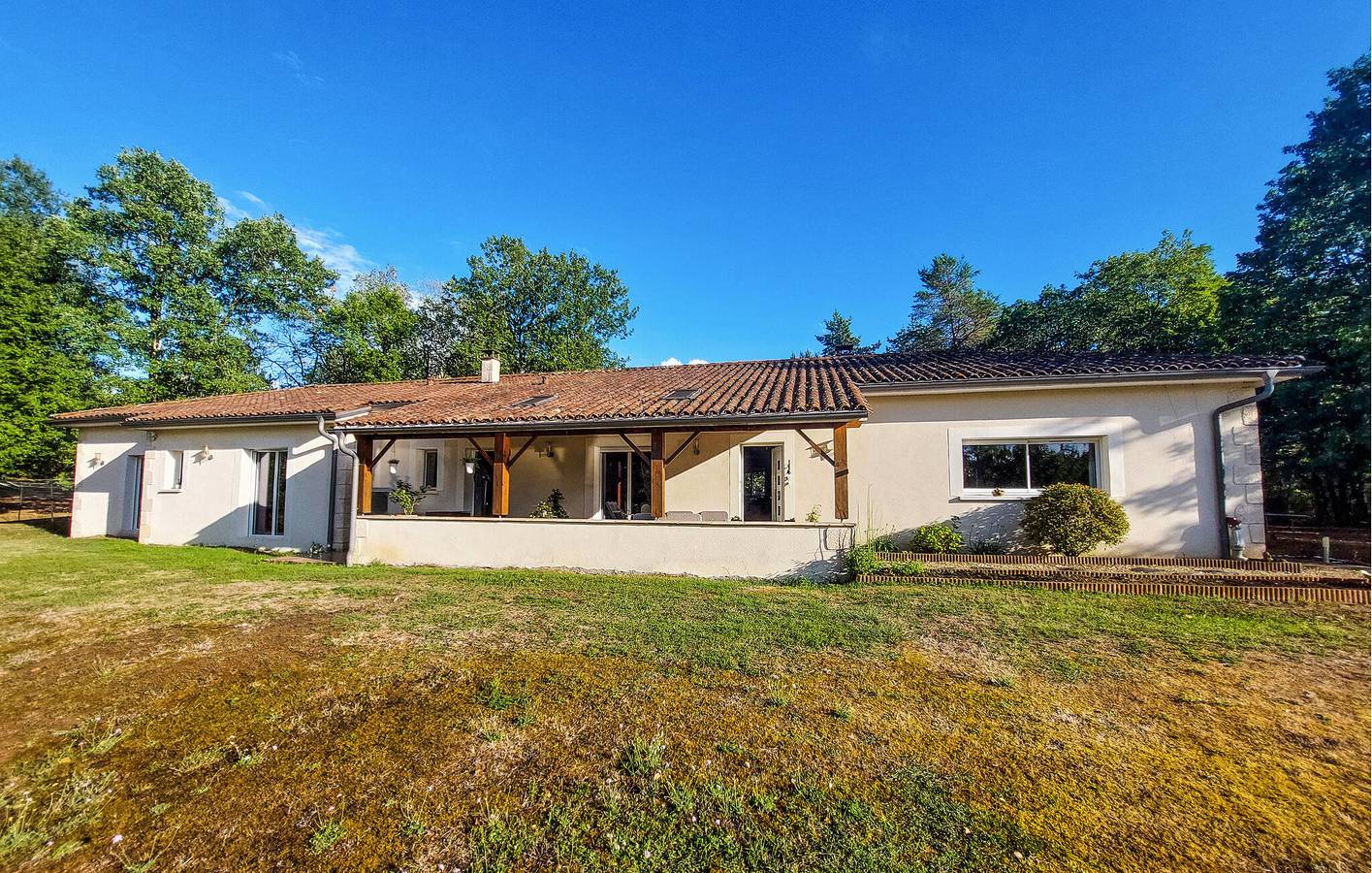 Appartement de jardin confortable près de Sarliac-sur-l'Isle in Sarliac-sur-l'Isle, Périgord Blanc