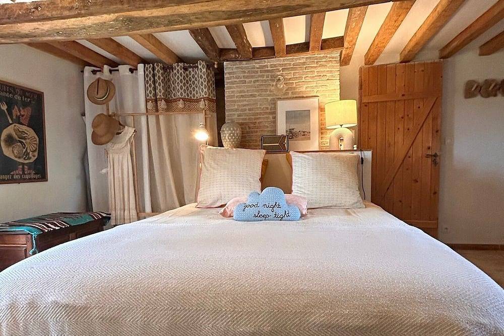 In need of nature? Our Normandy estate with swimming pool and spa welcomes you! in Sainte-Marguerite-de-Viette, Lisieux region