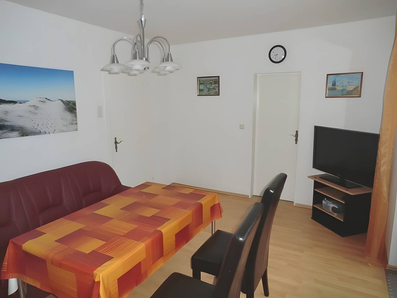 Ganze Wohnung, Ferienwohnung 'Sonnenschein' mit privatem Garten und Wi-Fi in Altfunnixsiel, Wittmund