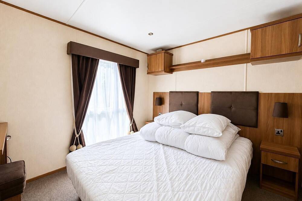 6 berth caravan with decking at Manor Park in Hunstanton in Hunstanton, Norfolk Coast