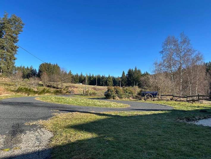 Location de vacances pour 4 personnes, avec vue et jardin à Viverols - 2