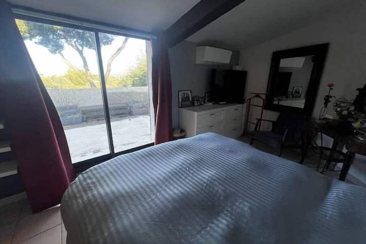 Large villa with swimming pool - quiet - close to the sea - superbly equipped - 8 people in La Gaude, Mediterranean Coast (France)