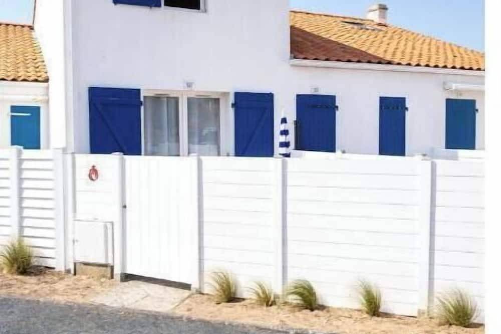 The Little Blue House, a 3-minute walk from the beach in Les Herbiers, Loire-Tal