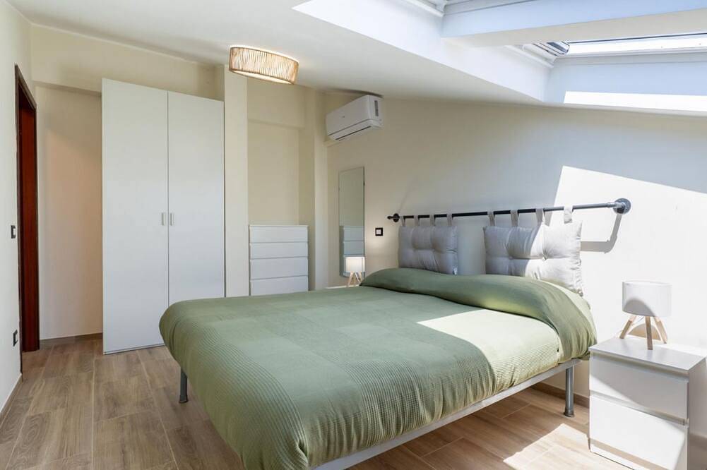Entire apartment, A cozy apartment of approximately 90 square meters, spread over two levels connected by stairs, accommodating up to 6 people.The property is located in Torre Faro, a charming seaside village about 15 km from Messina, where the Ionian and Tyrrhenian Seas in Torre Faro, Messina