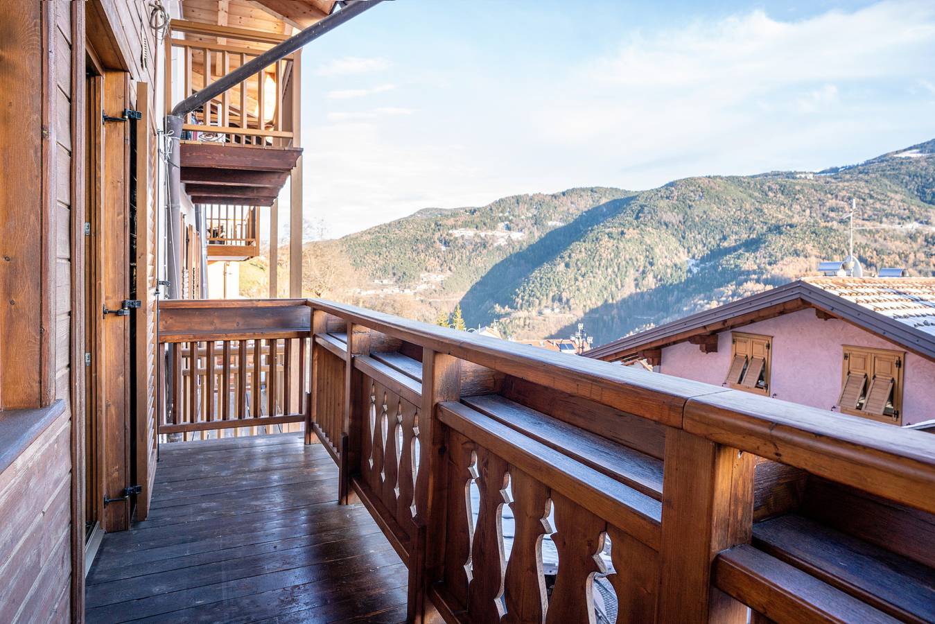Appartement 'Casa Al Portico Val Di Cembra' avec vue sur montagne et balcon in Grauno, Altavalle