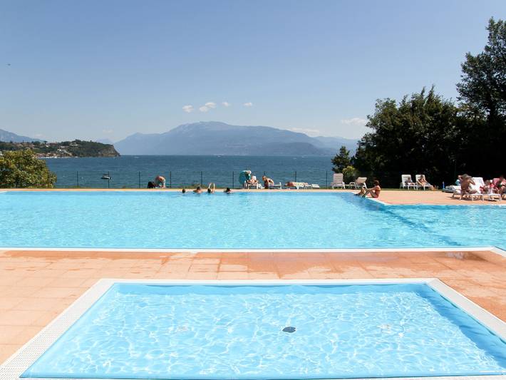 Bungalow für 3 Personen, mit Terrasse und Garten sowie Kinderpool am Gardasee