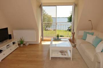 Ferienwohnung für 5 Personen, mit Garten und Sauna sowie Seeblick und Terrasse in Wittensee