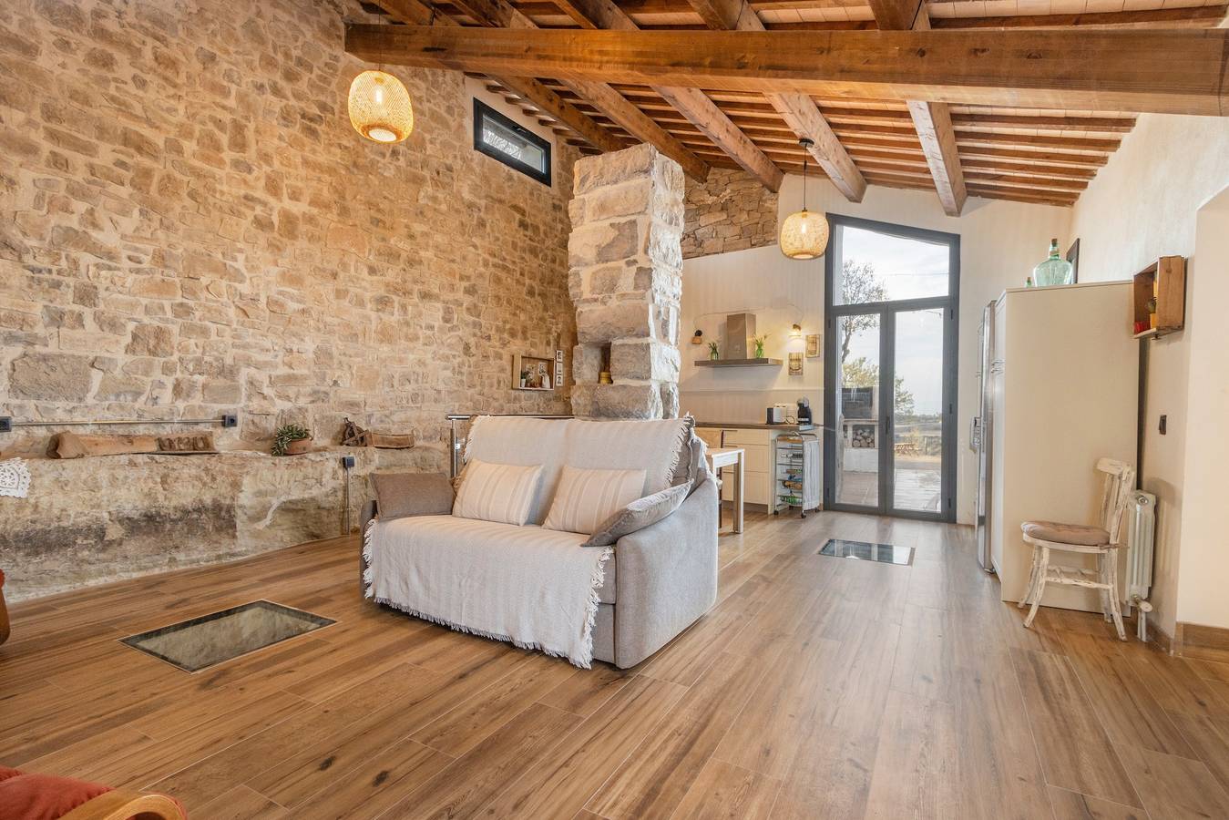 Cantó El Sech: Touristische Unterkunft H.U.T mit Pool und abgeschlossenem Privatgelände in Montoliu de Segarra, Costers del Segre