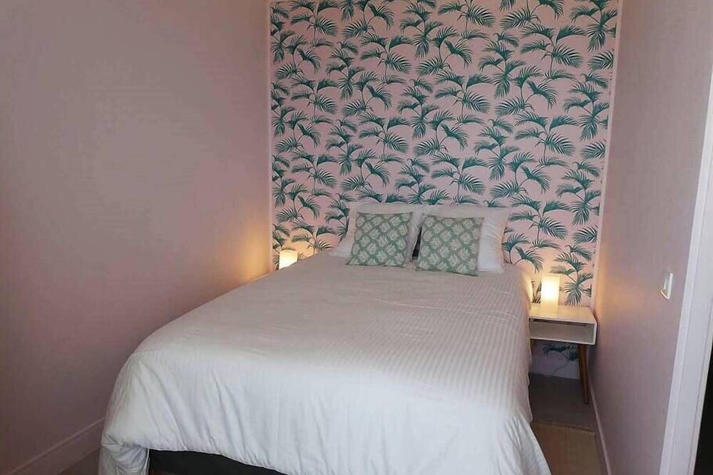 Entire apartment, Luxury apartment - with terrace and sea view in Arromanches-les-Bains, Bayeux region