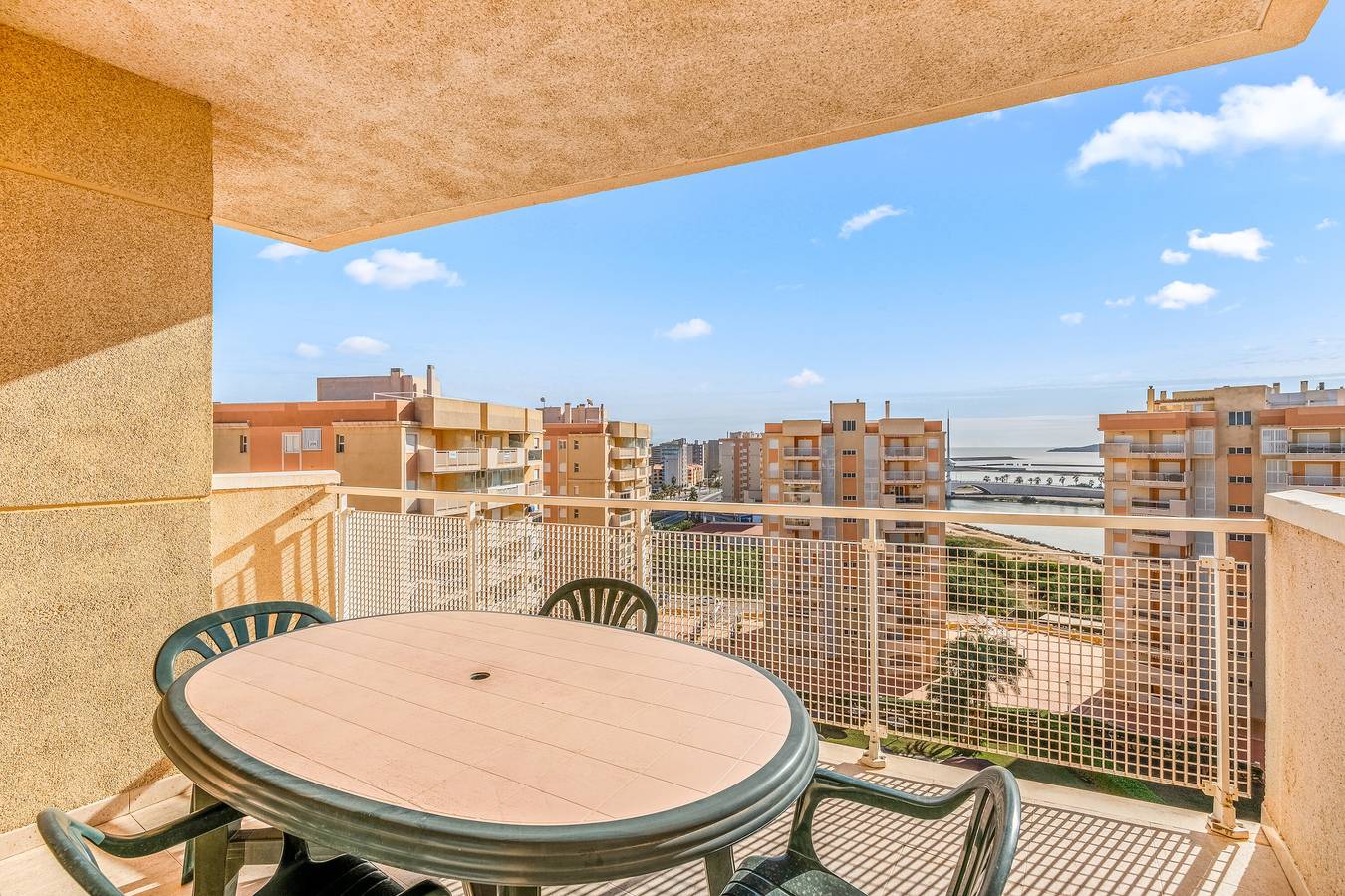 Apartamento entero, Apartamento 'Puerto Mar I Bloque 1 9-1' con vistas al mar, piscina compartida y Wi-Fi in Los Miradores del Puerto, San Javier