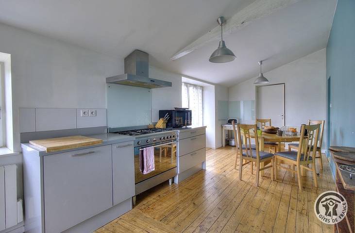 Gîte pour 9 personnes, avec jardin, animaux acceptés dans Rhône - 4