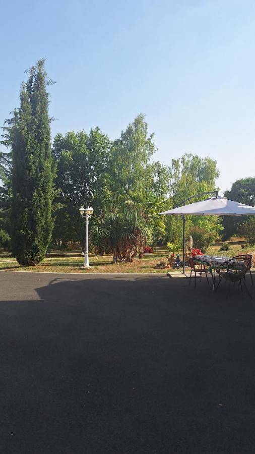 Gîte pour 3 personnes, avec piscine ainsi que jardin et terrasse à Saint-Martial-d'Albarède - 3