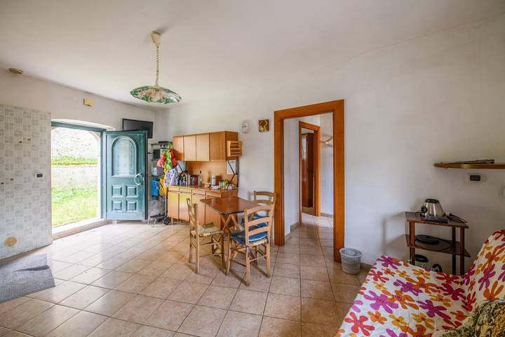 Gîte pour 6 personnes, avec terrasse et jardin, animaux acceptés à Capestrano - 2