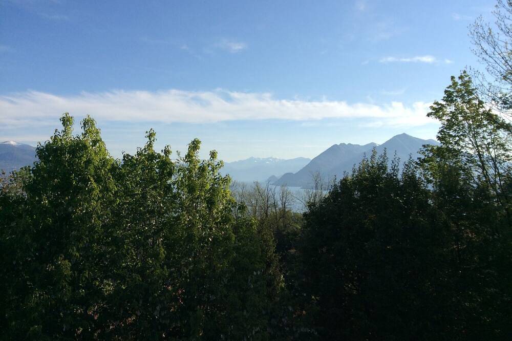 Ganze Wohnung, Auf dem See mit Blick auf den See und die Schweizer Alpen in Stresa, Comune di Stresa