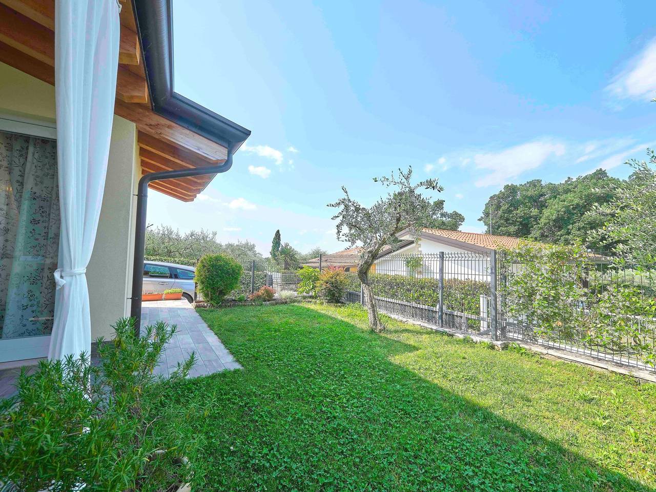 Schönes Ferienhaus Villetta Batik in Calmasino, Bardolino