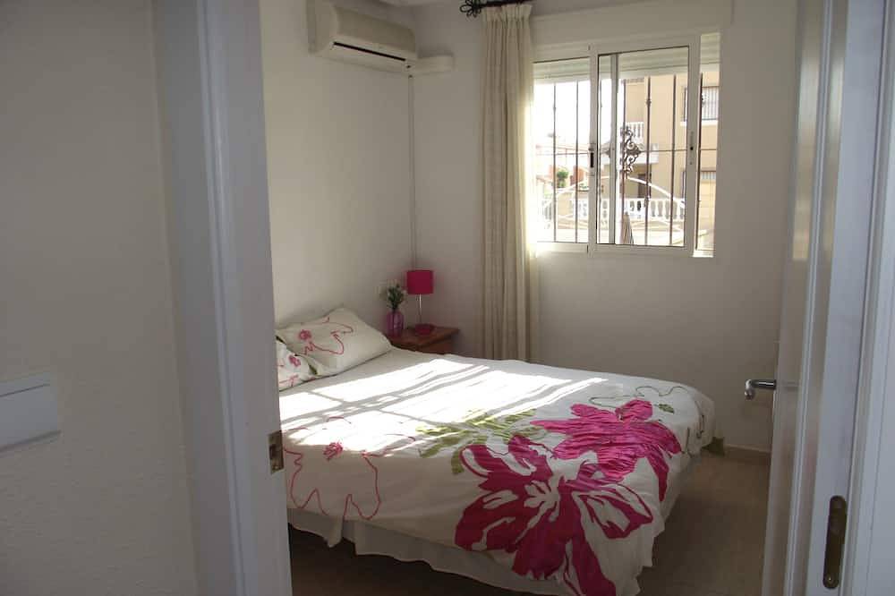 Casa De 3 Camas, Lo Marabu, Ciudad Quesada. Piscina Comunitaria, Wi-Fi Y Tv. Aire Acondicionado in Rojales, Costa Blanca
