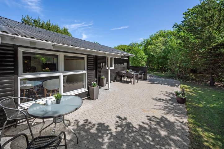 Pet friendly home in Ringkøbing with sauna in Lodbjerg Hede, Ringkøbing