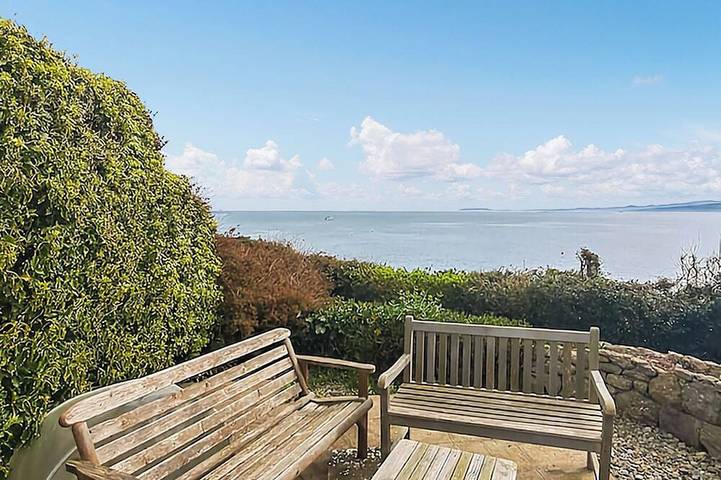 Cottage for 6 people, with garden, with pets in Moelfre