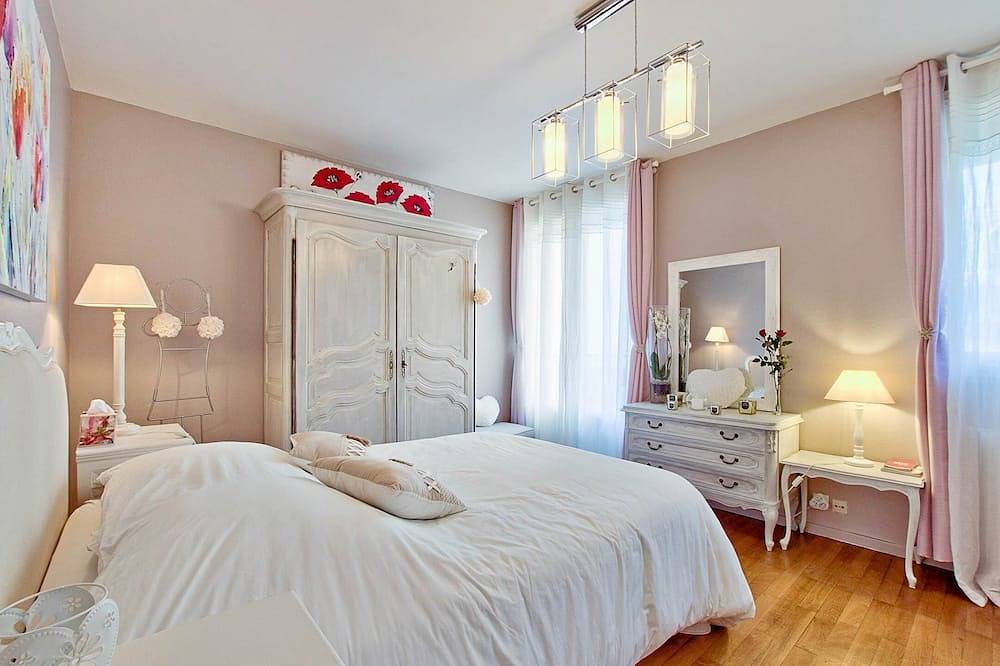 Entire apartment, “La Romance”: voluptuous and cozy! - Air conditioning and free/secure parking! in Villeurbanne, Rhône