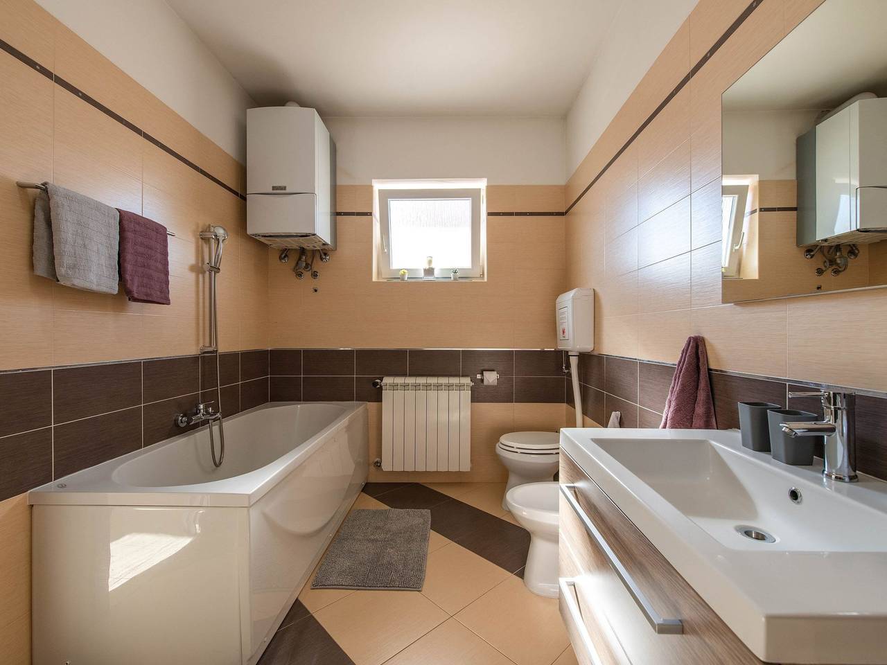 Charmante Wohnung mit Pool, Grill und Balkon in Sisan, Südküste Istrien