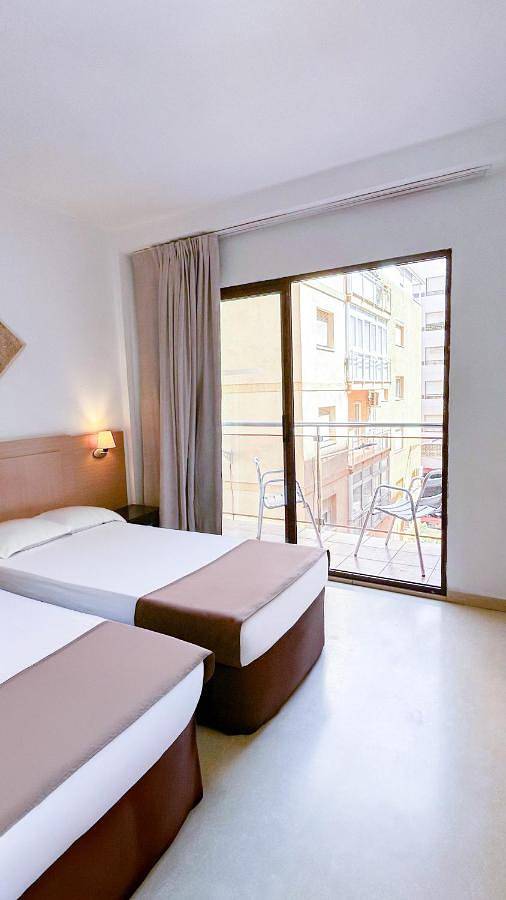 Standard Triple Room in Benidorm, Costa Blanca