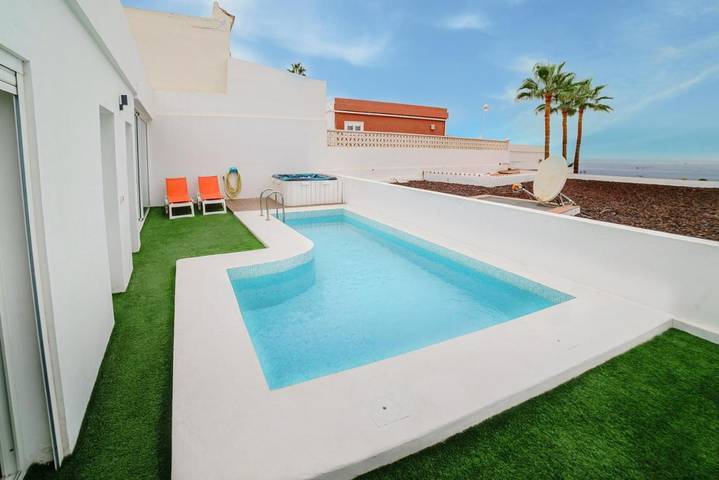 Villa für 7 Personen, mit Ausblick und Pool sowie Garten in Adeje - 4