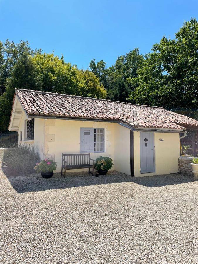 Gîte pour 3 personnes, avec piscine et jardin à Boisredon
