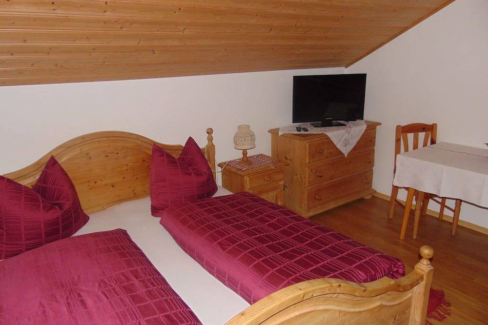 Ganze Wohnung, Ferienwohnung Abendsonne bis 5 Personen, Balkon, 51 qm in Taching am See, Rupertiwinkel