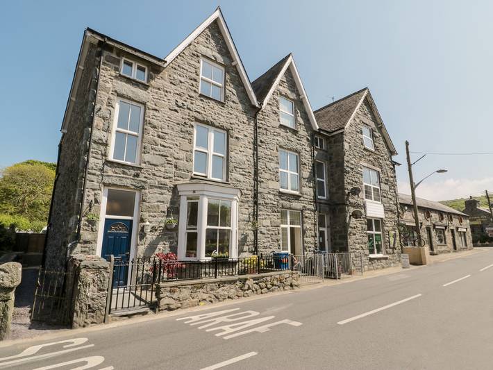 Cottage for 8 people, with Garden in Llanbedr