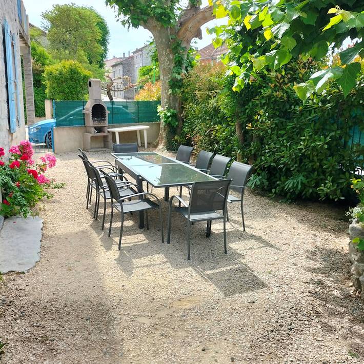 Gîte pour 10 personnes, avec terrasse ainsi que piscine et jardin à Ruoms - 4