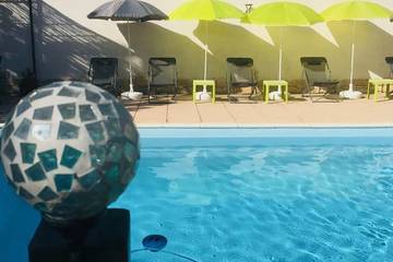 Gîte pour 4 personnes, avec jardin et piscine, animaux acceptés à Châteauneuf-Val-Saint-Donat