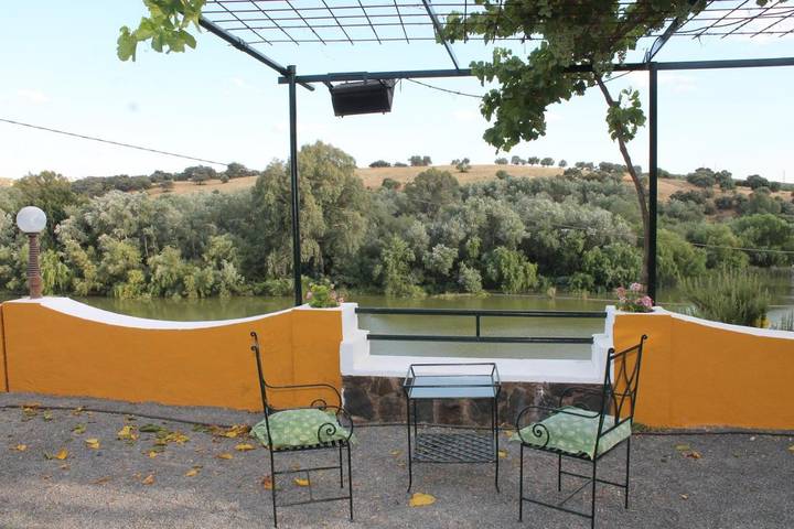 Casa rural para 8 personas, con Jacuzzi y Terraza además de Jardín y Piscina para niños en Cañete de las Torres - 2