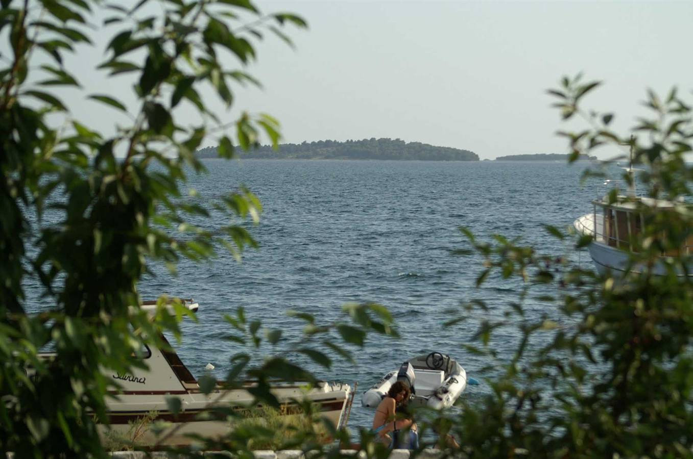 Ganze Wohnung, Strandapartment mit spektakulärem Meerblick B in Brodarica, Šibenik-Knin