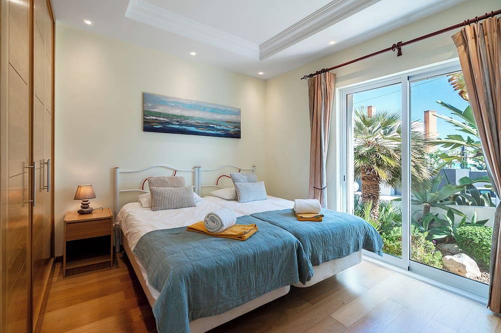 Captivating Villa 4 beds Private Pool 600M to Vau Beach in Portimão, Faro District