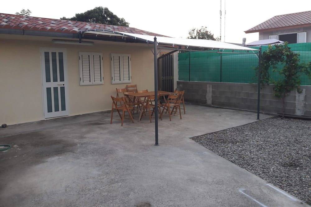 Casa Vacanze Indipendente, Parcheggio Interno e Giardino Privato Recintato in Lucciana, Región de Bastia