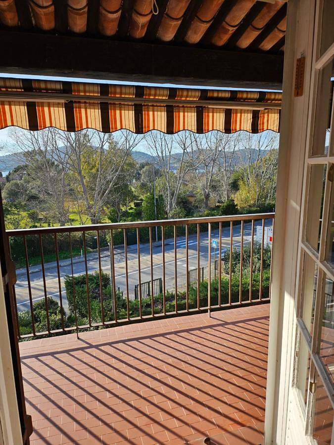 Gîte pour 4 personnes, avec vue ainsi que piscine et terrasse dans Plage de la Baumette - 3