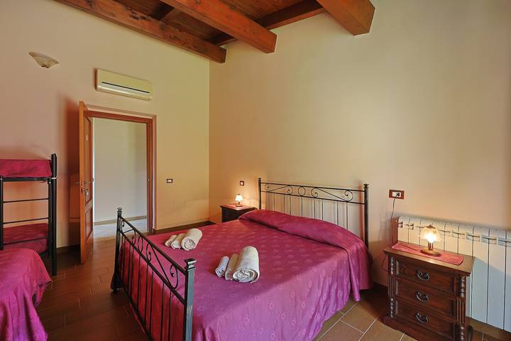 Chambre 'Stromboli' avec terrasse partagée, jardin commun et climatisation in Patti, Monti Nebrodi