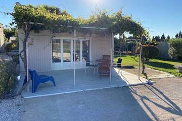 Gîte pour 3 personnes, avec terrasse et jardin à Pernes-les-Fontaines