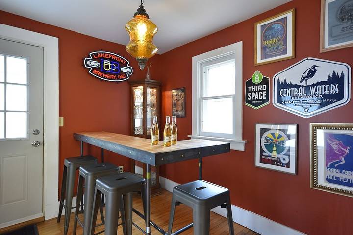 Vacation rental for 17 people, with hot tub and terrace, with pets in Milwaukee